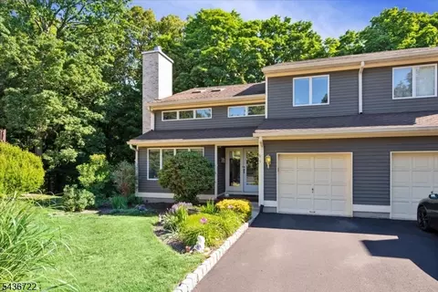 5 Saint Andrews Ln, Annandale, NJ 08801