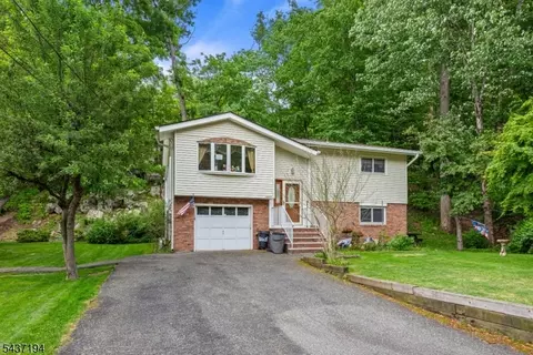 19 Fordham Trl, Hopatcong, NJ 07843