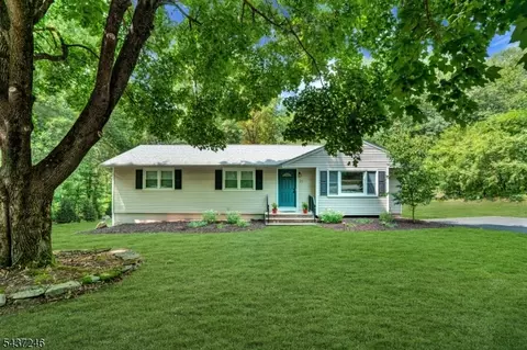 31 Fieldstone Dr, Ringwood, NJ 07456