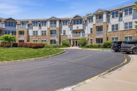 387 Victoria Dr, Bridgewater, NJ 08807