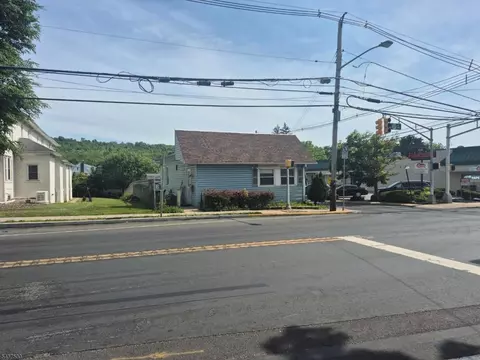 215 W Washington Ave, Washington, NJ 07882