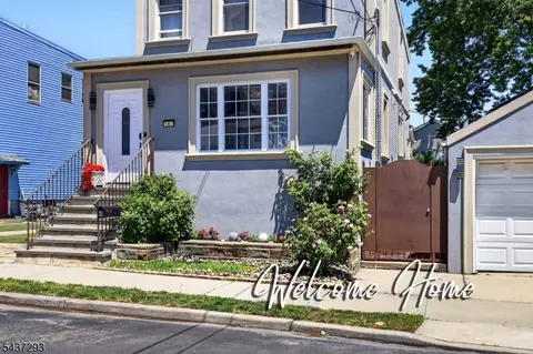 4 Jeanette St, Carteret, NJ 07008