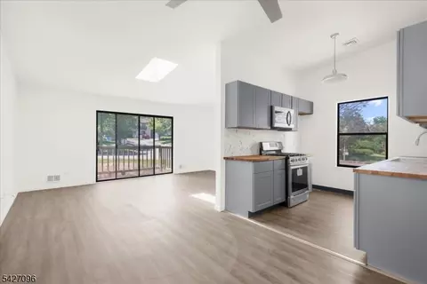 1616 Spruce Hills Dr, Glen Gardner, NJ 08826