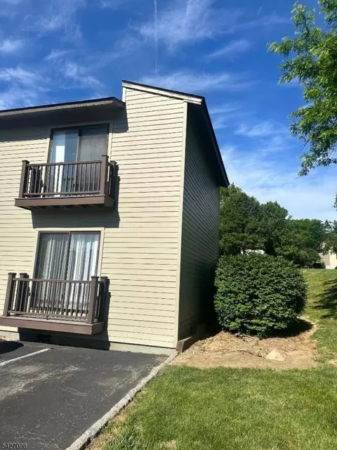 1616 Spruce Hills Dr, Glen Gardner, NJ 08826