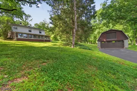 11 Orchard St, Califon, NJ 07830