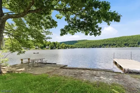 55 Cottage Ave, Frankford Twp, NJ 07826