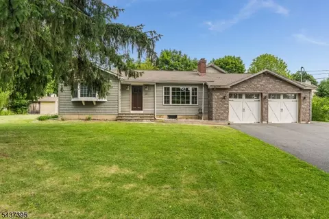 10 Tamarack Rd, Budd Lake, NJ 07828
