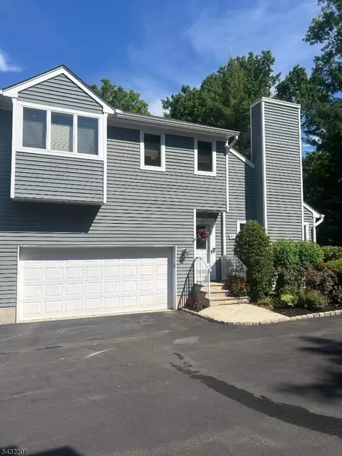 32 Meadow View Ln #32, Berkeley Heights, NJ 07922