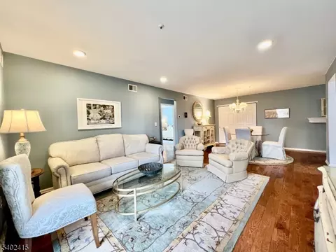 61 Brookside Ln, Mount Arlington, NJ 07856