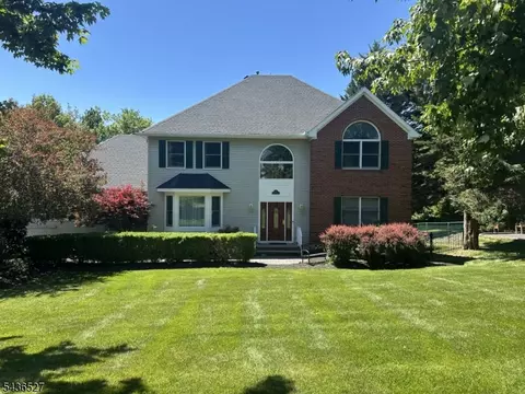 55 Delaware Ave, Stirling, NJ 07980
