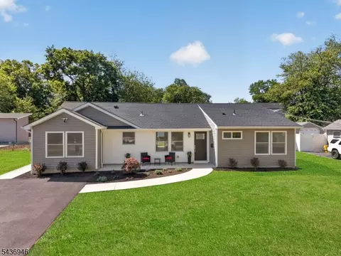19 Springdale Rd, Kendall Park, NJ 08824