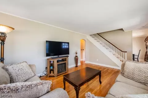 146 Giles Ave, Middlesex, NJ 08846 photo 4