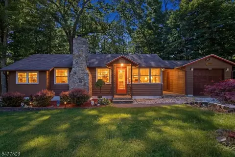 134 Birch Rd, Highland Lakes, NJ 07422