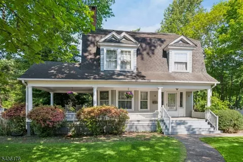 261 Beechwood Ave, Middlesex, NJ 08846