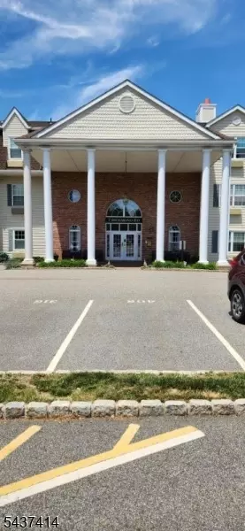 7226 Richmond Rd #226, West Milford, NJ 07480
