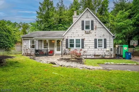 44 Lynwood Ave, Franklin Park, NJ 08823