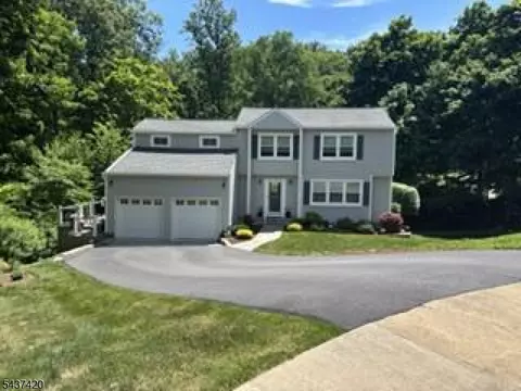 4 Ashley Ct, Morristown, NJ 07960