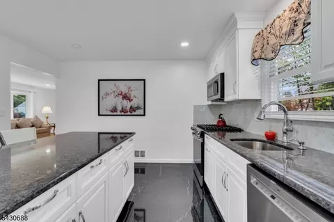 Kitchen - 15 Judith Pl, Wayne, NJ 07470 photo 4 of 4