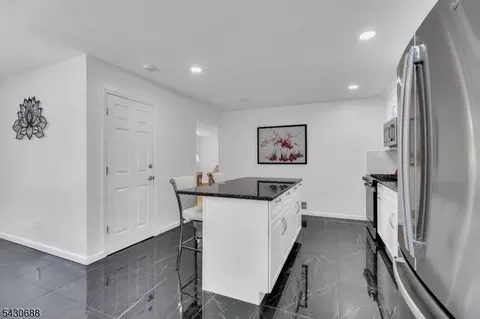 Kitchen - 15 Judith Pl, Wayne, NJ 07470 photo 3 of 4