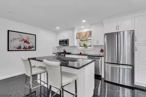 Kitchen - 15 Judith Pl, Wayne, NJ 07470 photo 2 of 4