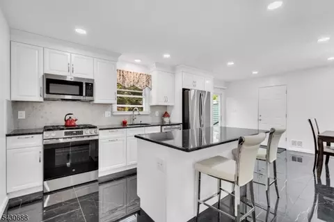 Kitchen - 15 Judith Pl, Wayne, NJ 07470 photo 1 of 4