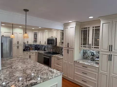 22 Averell Dr #22, Morris Plains, NJ 07950