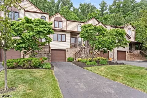 22 Averell Dr, Morris Plains, NJ 07950