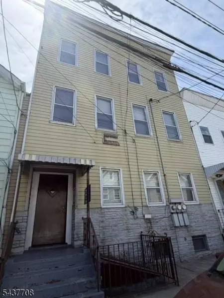 35 Vincent St, Newark, NJ 07105