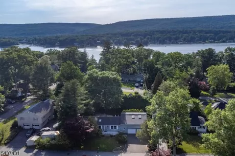 20 Wanaque Rd, Hewitt, NJ 07421