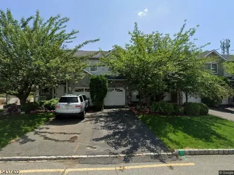 286 Summerhill Dr, Morris Plains, NJ 07950