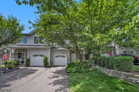 286 Summerhill Dr, Morris Plains, NJ 07950