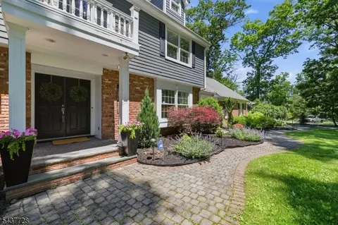 70 High Oaks Dr, Watchung, NJ 07069