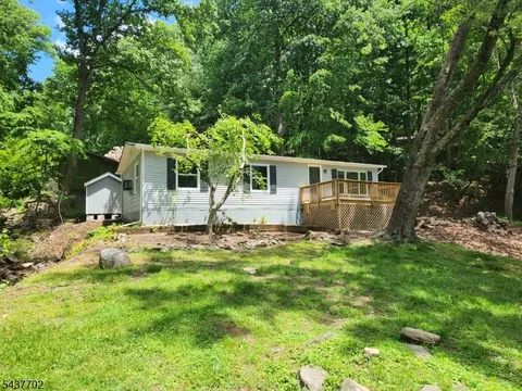 1 Watergate Dr, High Bridge, NJ 08829