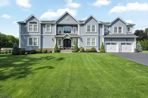 42 Saratoga Dr, Oakland, NJ 07436