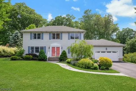 29 Sandra Ln, Randolph, NJ 07869