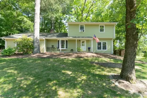 23 Country Hill Rd, Lebanon, NJ 08833