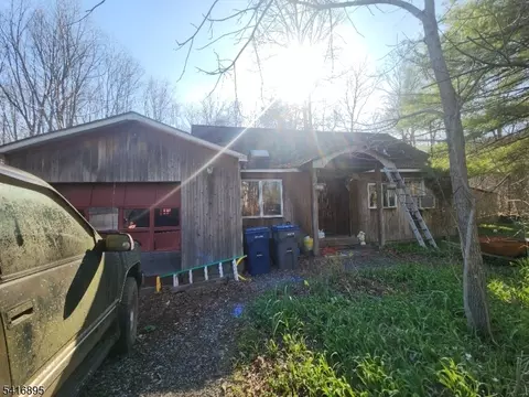 15 Marigold Rd, Glenwood, NJ 07418