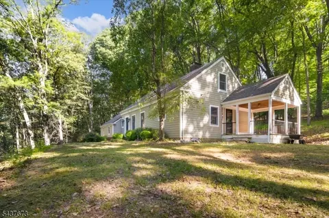 15 Burrell Rd, Lebanon, NJ 08833
