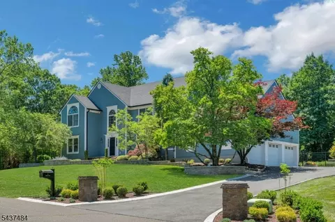 1 Curtis Trl, Martinsville, NJ 08836