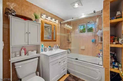 Bath - 37 Stoll St, Netcong, NJ 07857 photo 1 of 1