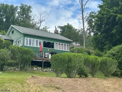 138 Lakeside Dr W, Belvidere, NJ 07823