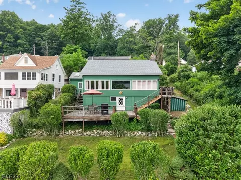138 Lakeside Dr W, Belvidere, NJ 07823