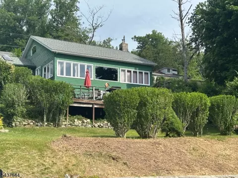 138 Lakeside Dr W, Belvidere, NJ 07823