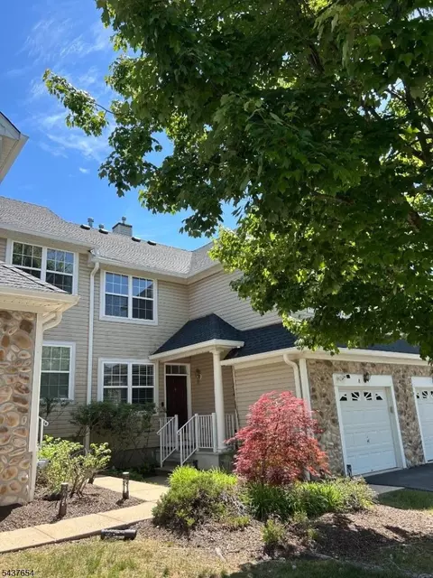 8 Scarlet Oak Dr, Princeton, NJ 08540