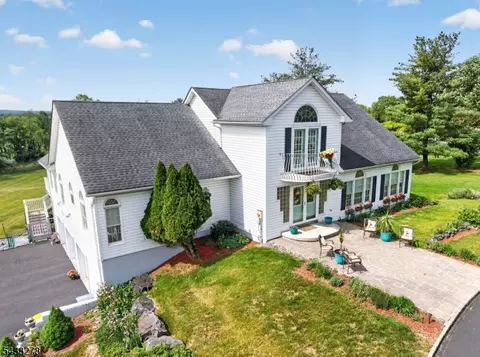 103 Oak Crest Dr, Branchburg, NJ 08853