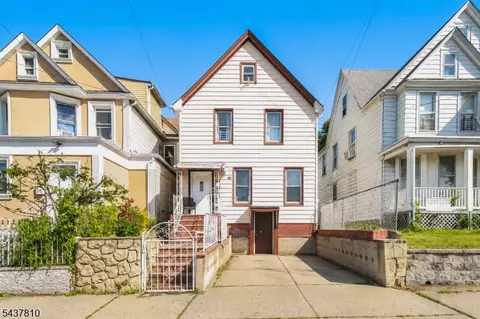 66 President St, Passaic, NJ 07055