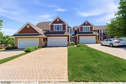 34 Turnberry Ln, Hamburg, NJ 07419