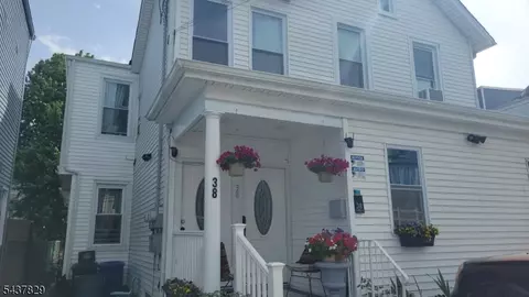 38 Taylor St, Newark, NJ 07104