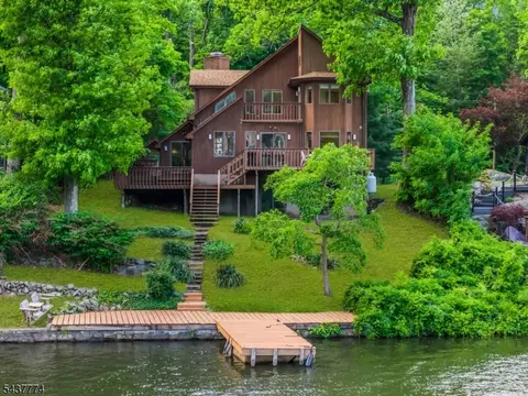 209 Squaw Trl, Andover, NJ 07821