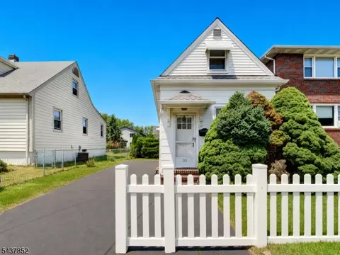213 Kipp Ave, Elmwood Park, NJ 07407